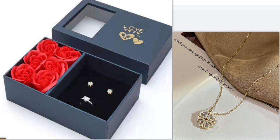 Retro Magnetic Four-Leaf Clover Heart Pendant Necklace