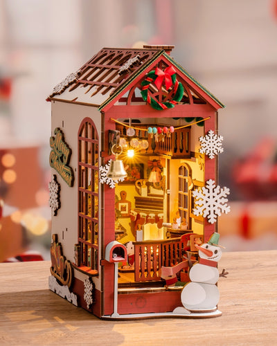 ROBOTIME DIY Christmas Book Nook Kit